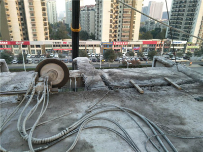 银川宝湖新都商业楼跳梁绳锯切割拆除 银川宝湖新都商业楼跳梁绳锯切割拆除