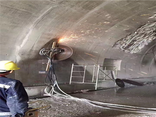 高速公路涵洞墙壁切割拆除.jpg