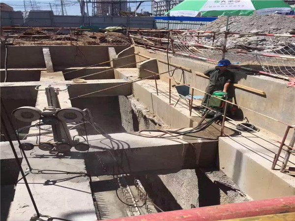 临时支撑梁切割拆除..